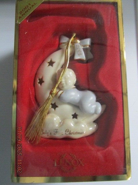 LENOX 2001 FIRST CHRISTMAS TOGETHER ORNAMENT NEW 4 in^^