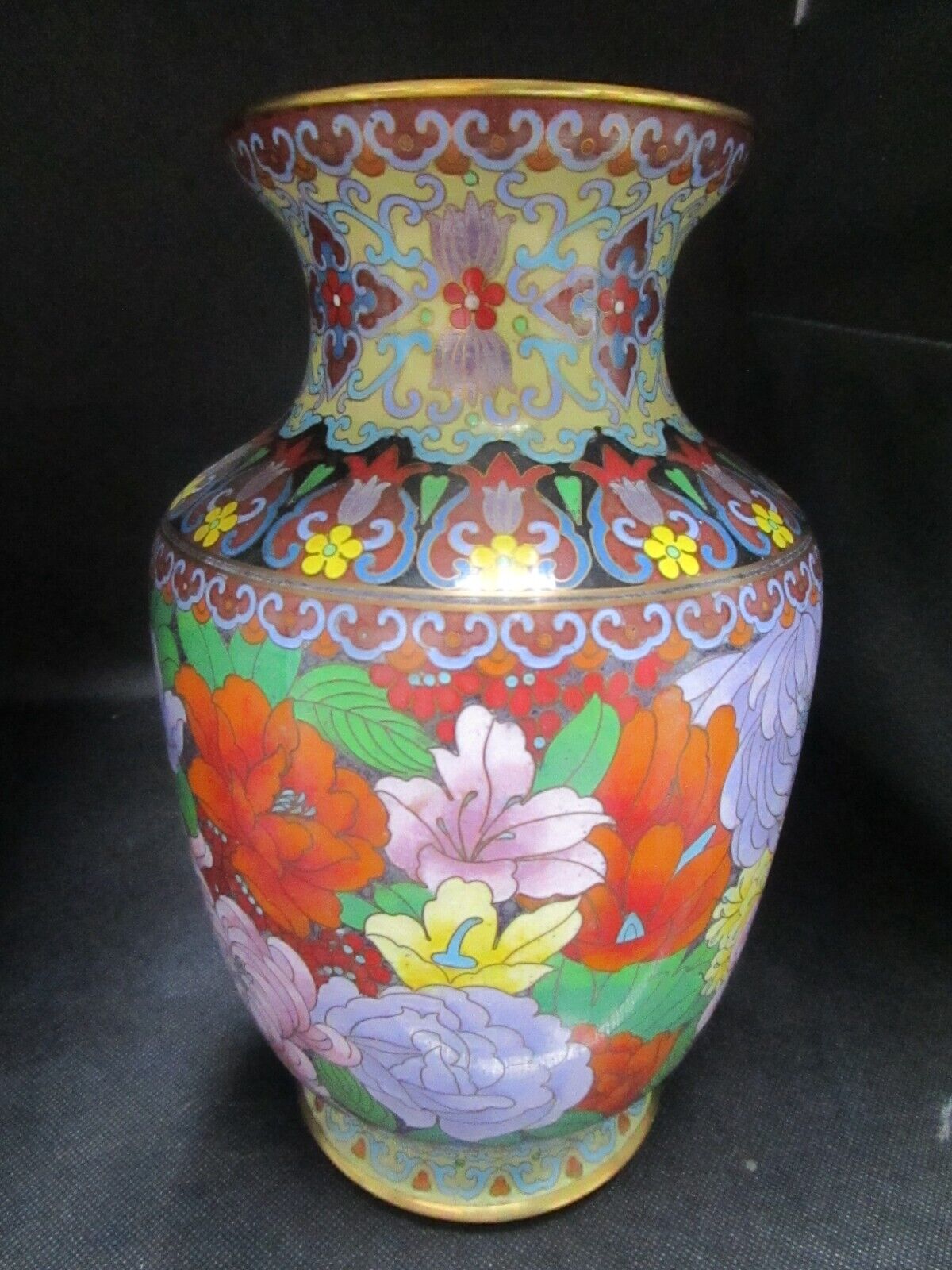 Vintage Chinese Cloisonne Chrysanthemum floral vase 9"