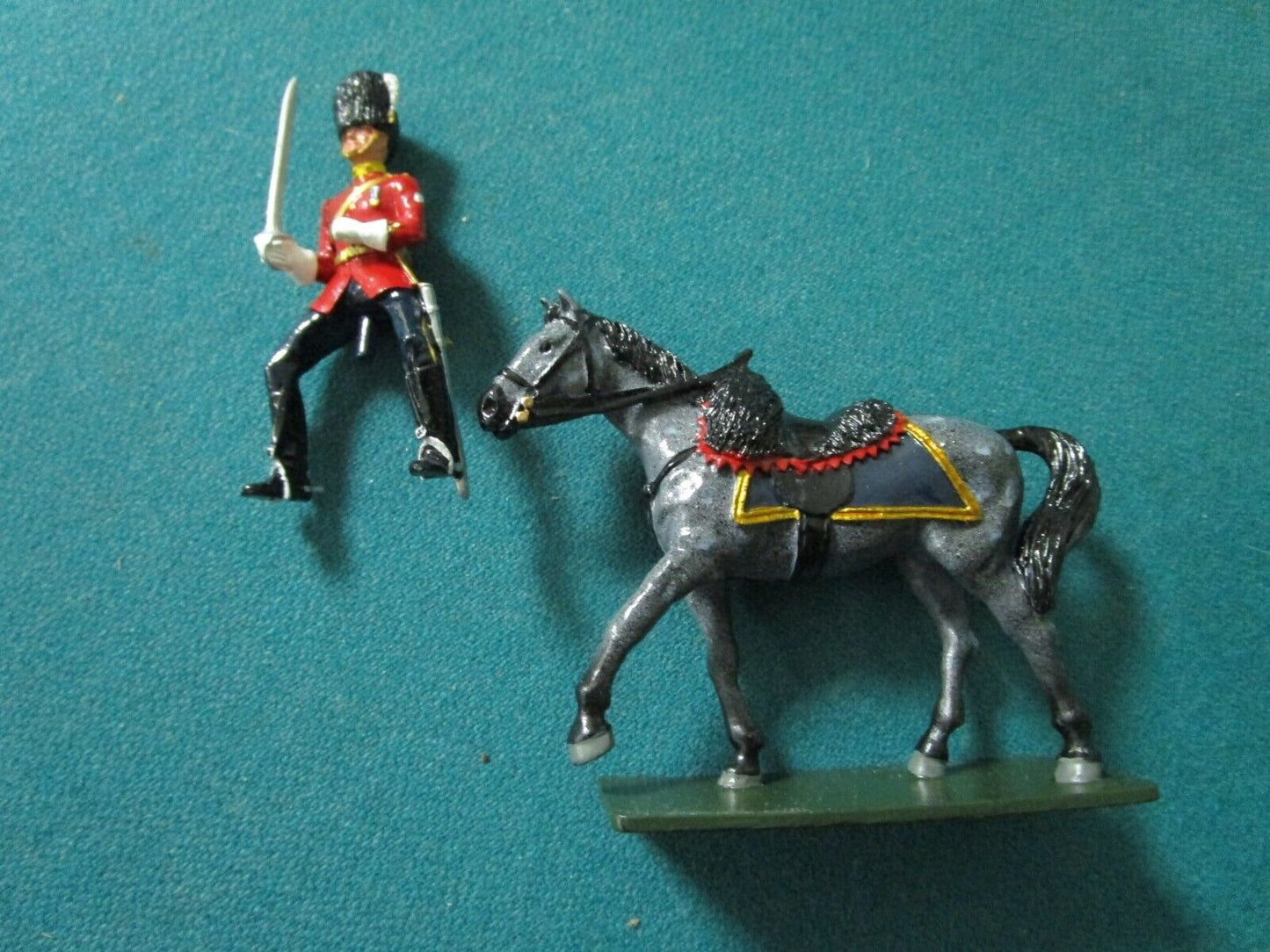 W. BRITAIN ROYAL SCOTS DRAGOON GUARDS MOUNTED OFFICER 2 PCS