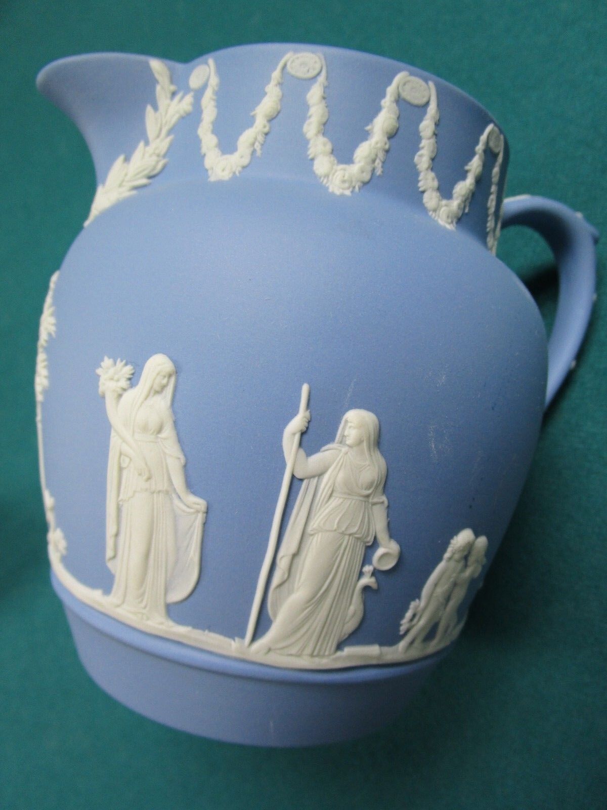 WEDGWOOD BLUE JASPERWARE PITCHER/CREAMER/MILK JAR 5 X 6"  [*6]