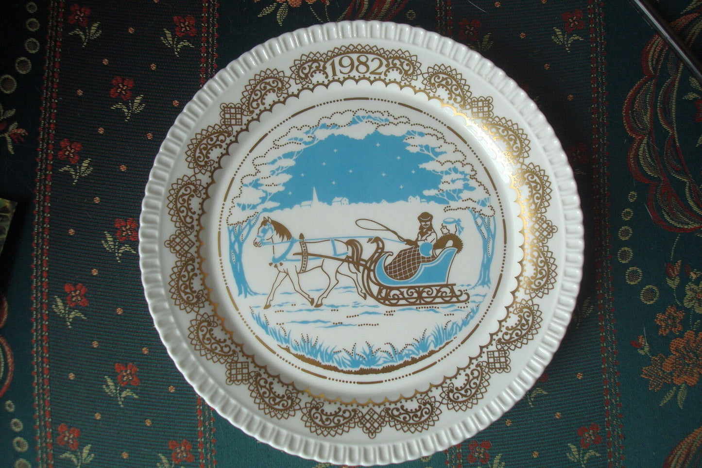 1982 Christmas Past Times Plate Spode "Sleigh Ride" England  NIB, 1st[am8]