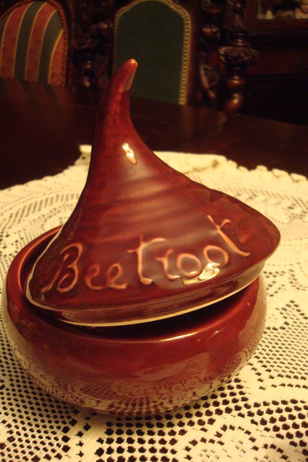 Beetroot ceramic covered bowl, dark red RARE [CARLYLE]