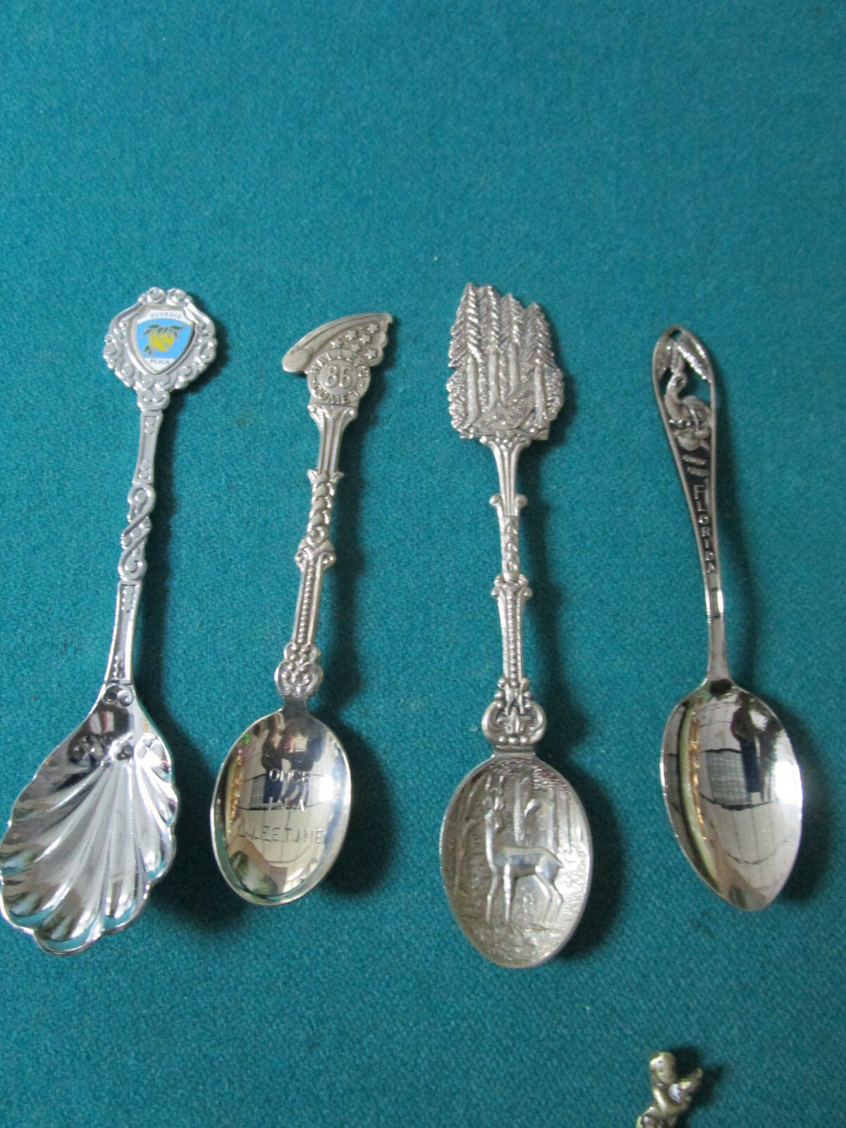 28 COLLECTOR SPOONS EUROPEAN AND AMERICAN COLLECTIBLE AND SOUVENIR