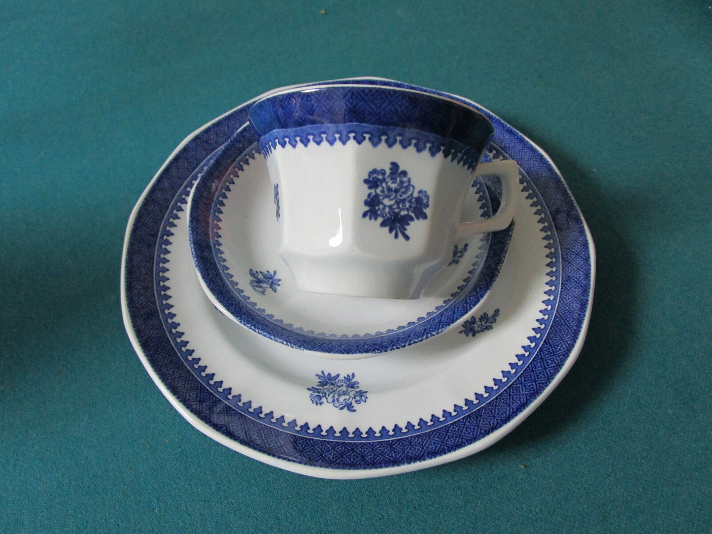 WEDGWOOD ENGLAND SPRINGFIELD PATTER TRIO CUP SAUCER PLATE [74]