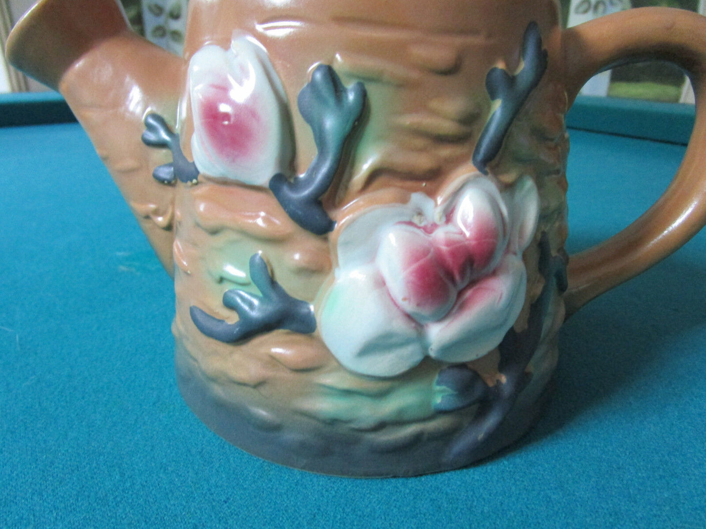 WATERING CAN VASE MAGNOLIA FLOWERS AROUND 5 X 9 1/2"  *