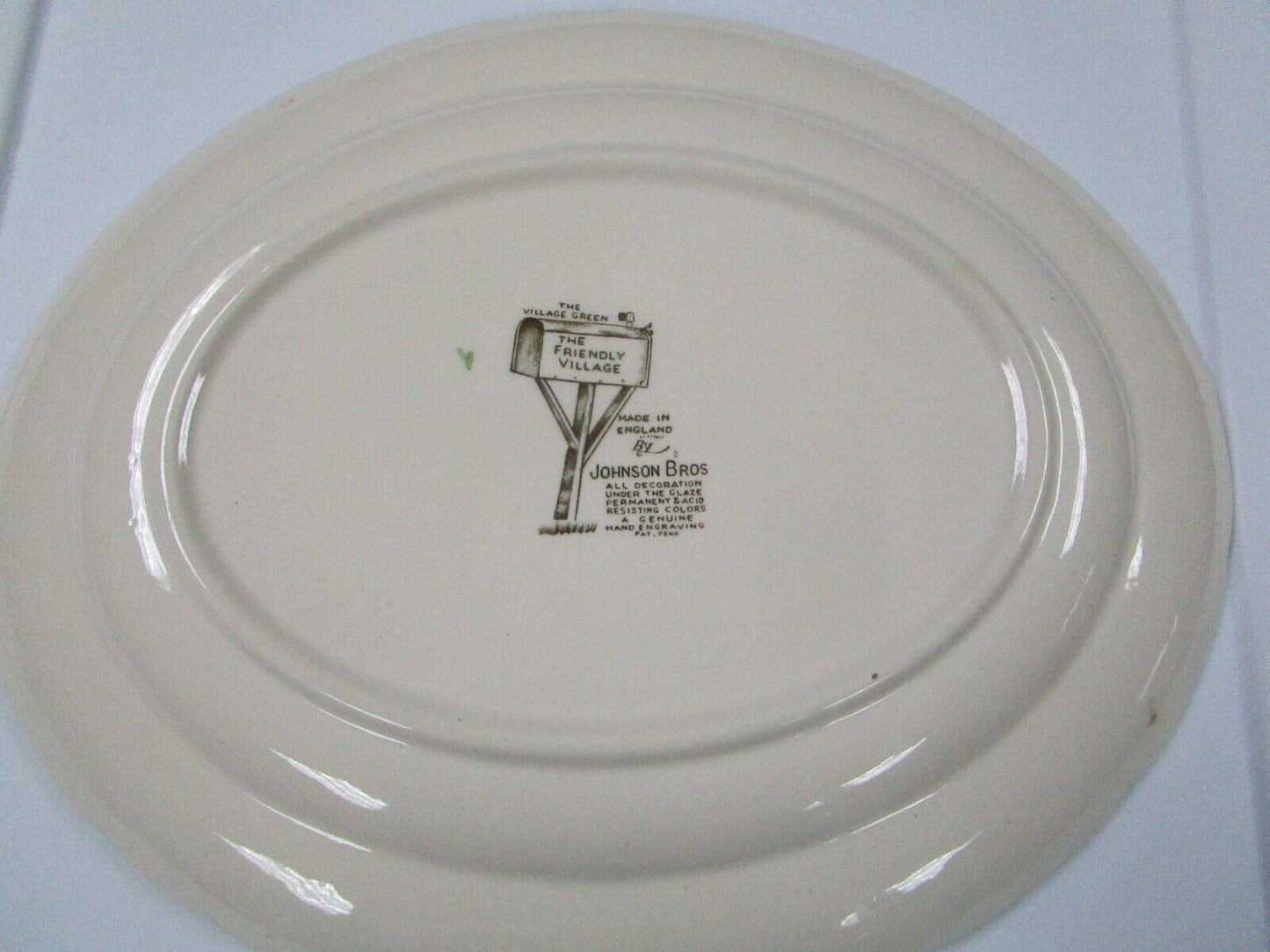 JHONSON BROS FRIENDLY VILLAGE GREEN OVAL TRAY 11 1/2 X 9 1/2"