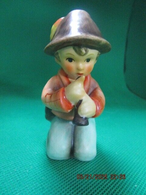 Hummel Figurine Little Tooter 3.5" TM6 ^^^