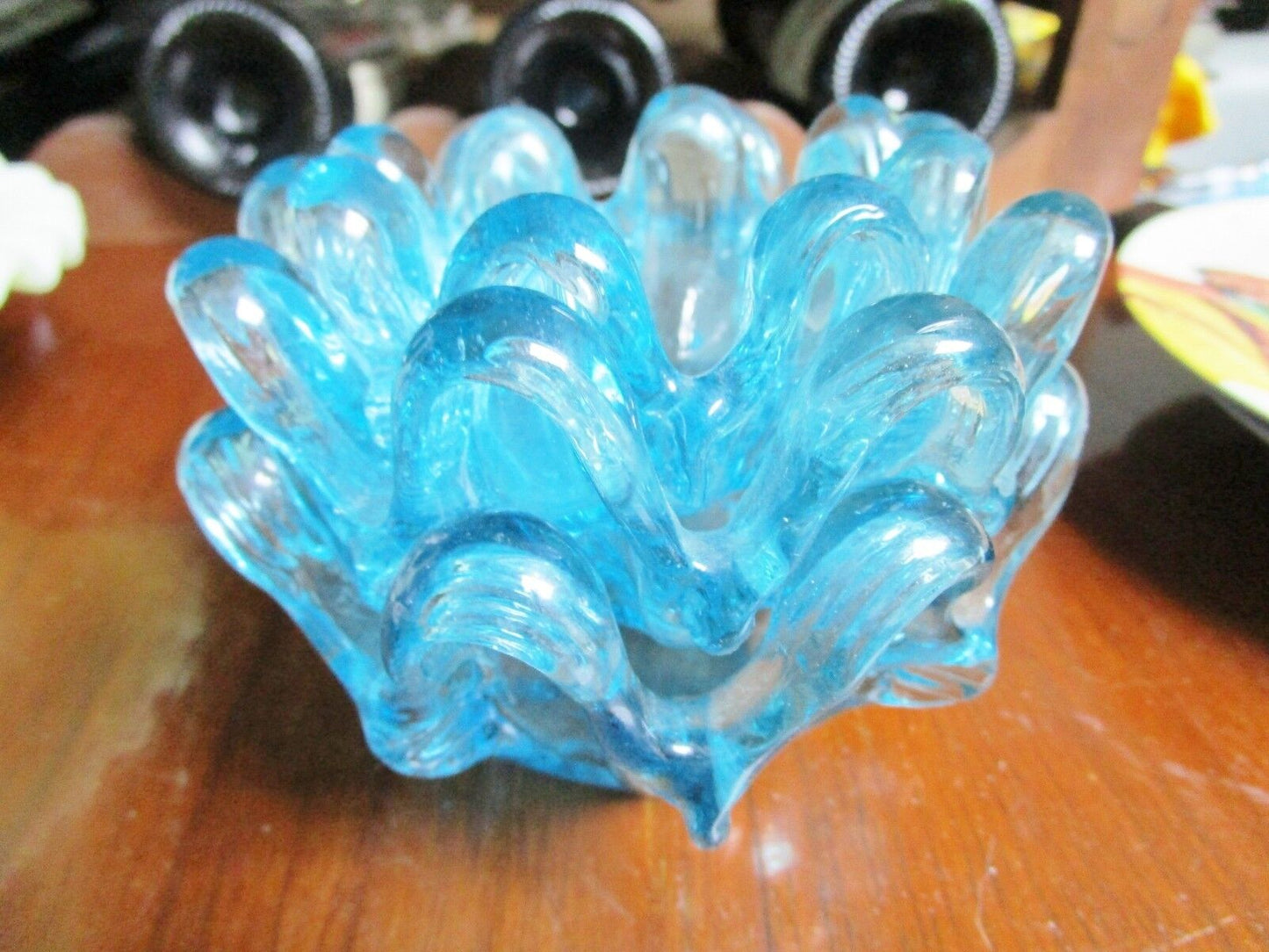 Three nesting light blue glass ashtrays, different sizes [10-color]