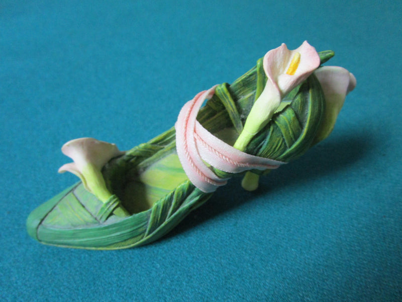 THE RIGHT SHOE BY RAINE COLLECTIBLE "SHOWS ON SALE" NO BOX