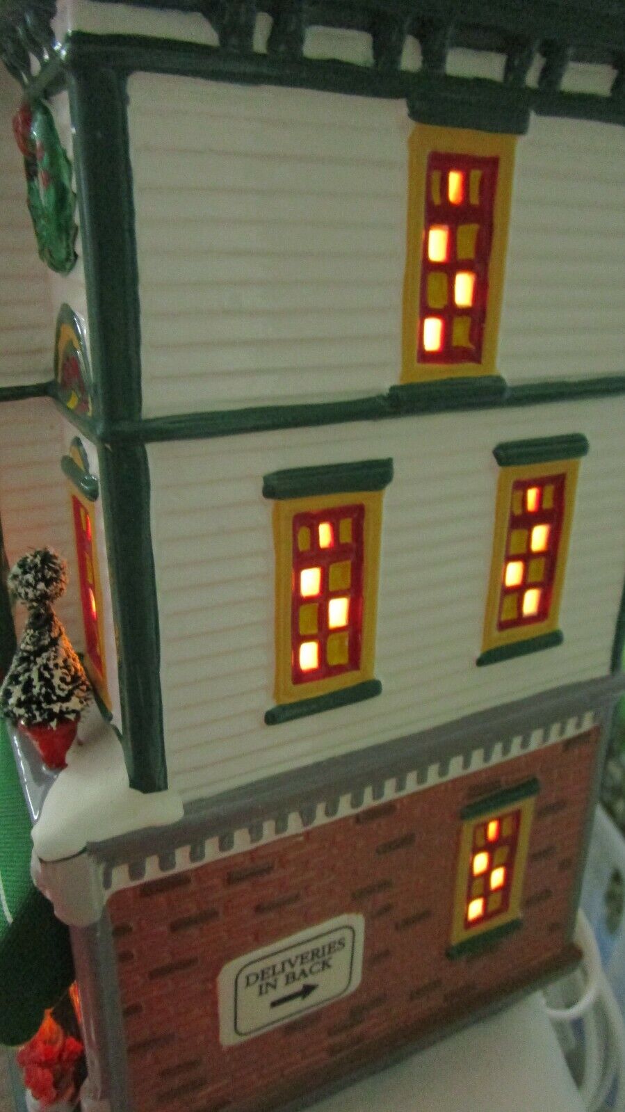 THE SECRET GARDEN FLORIST SHOP LIGHTED SNOW VILLAGE 1996 SHOWROOM MODEL ORIGINAL