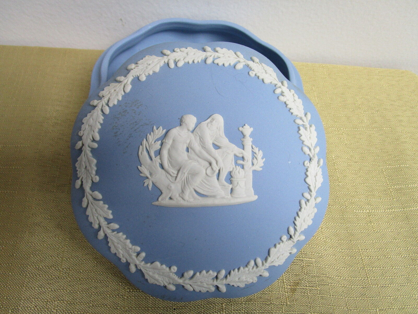 Wedgewood Blue Jasperware classic decoration in white, round covered trinket[91]