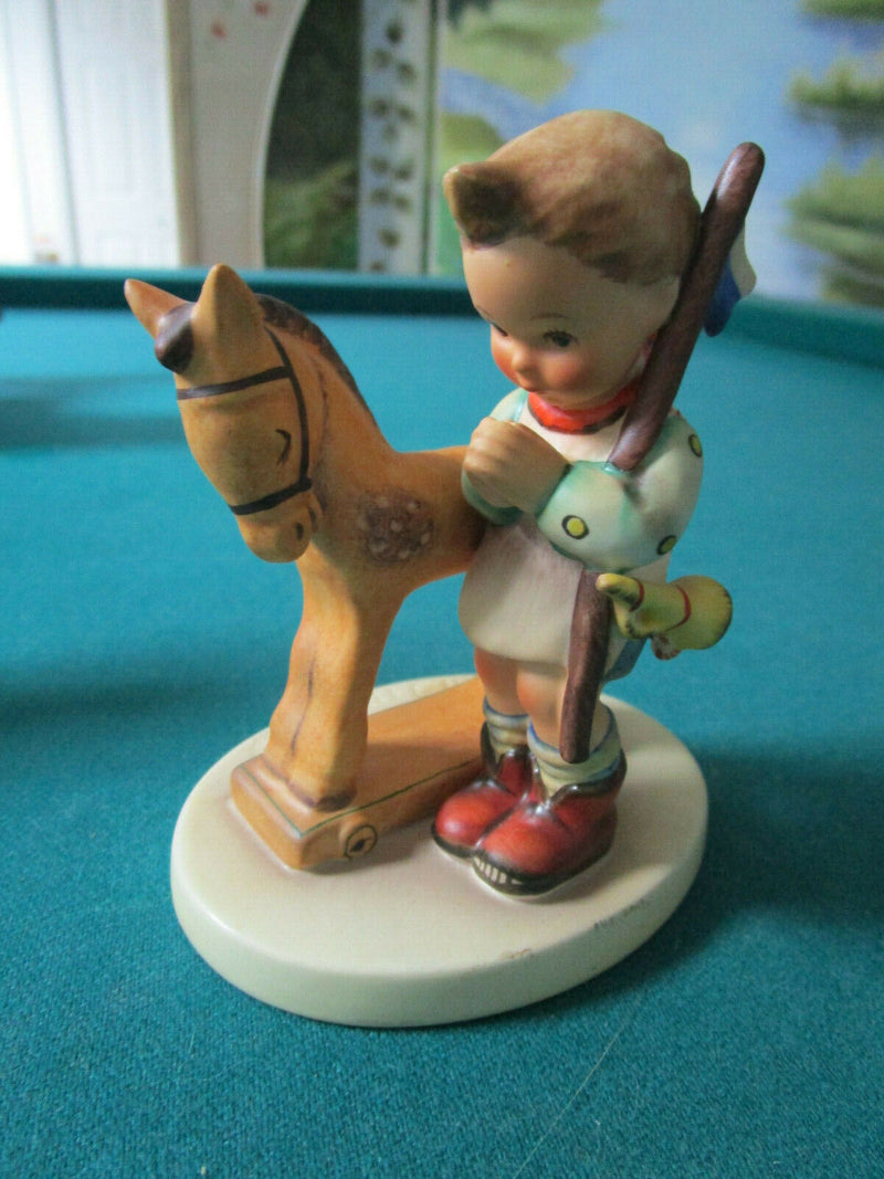 Hummel figu Tm6/Tm5: Globe Trotter Prayer Before The Battle Gift From A Friend