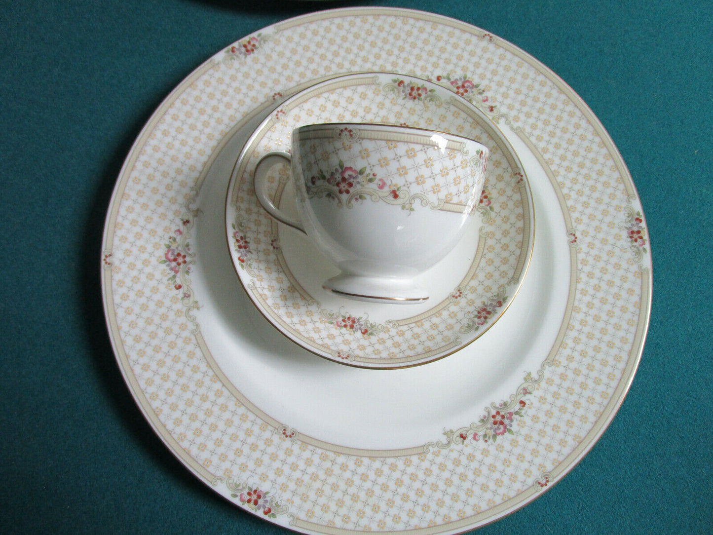 WEDGWOOD DINNER SET CUALIFLOWER WARE - LEIGHT SHAPE- LATTICE FLORAL PICK ONE