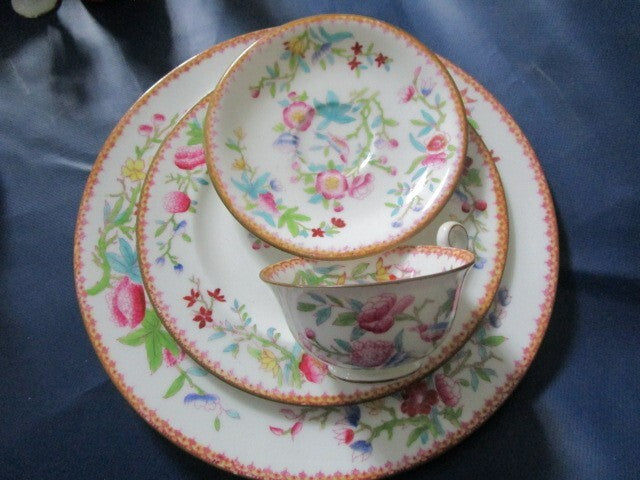 Royal Doulton Ito 1980s Pink Floral Smooth Edge Dinner Set Pick Set