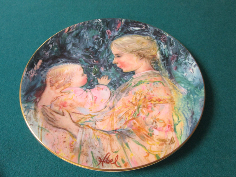 EDNA HIBEL  COLLECTOR PLATES PICK ONE "MARILYN", "KRISTINA, "LUCIA"  AND CHILD ^