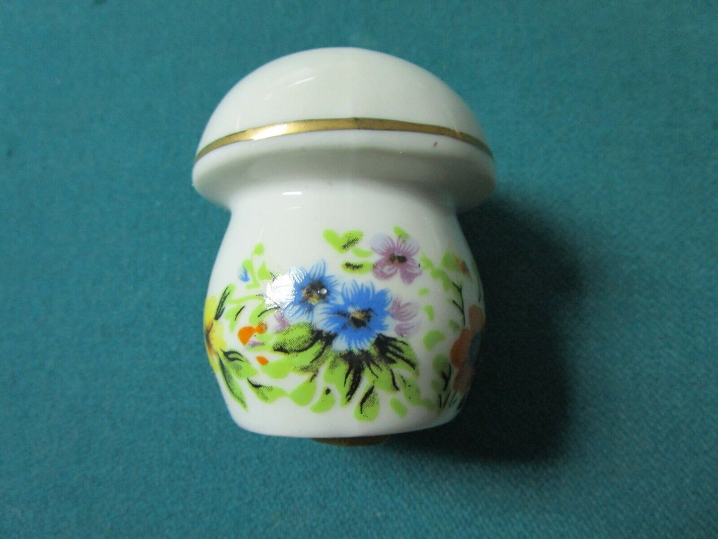 Anita Hungary 7 Mushroom Shape Salt Shakers [86c]