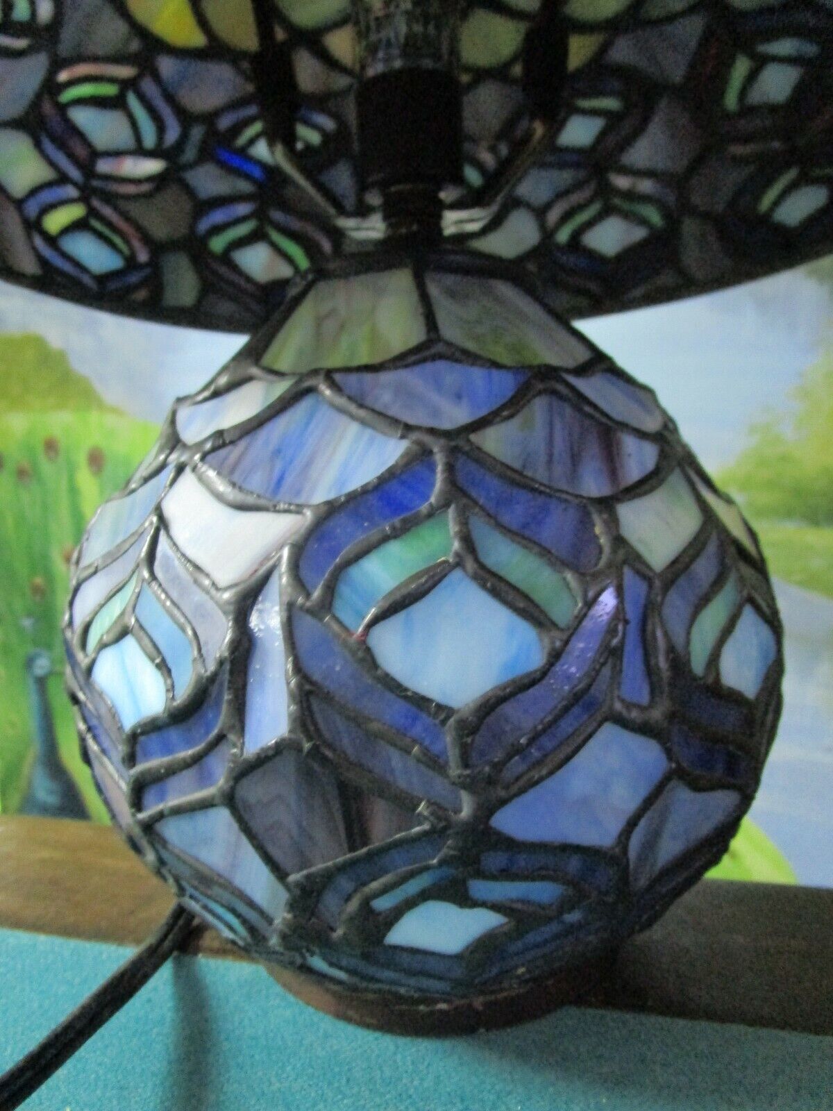 TIFFANY STYLE TABLE LAMP RETRO HAND CUT STAINED GLASS BODY AND SHADE 14"