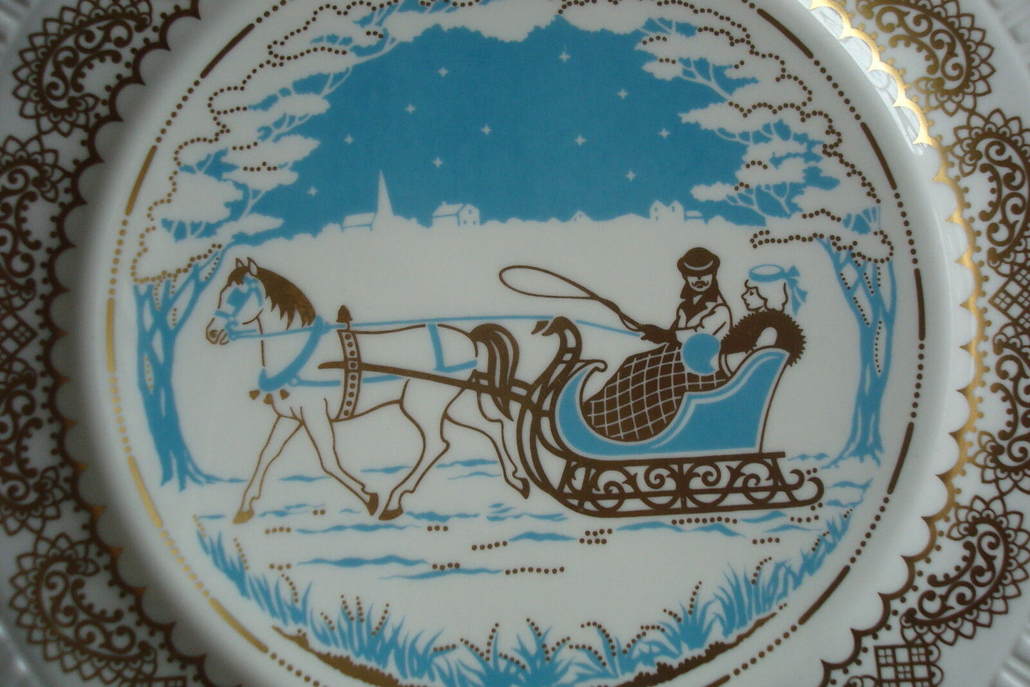 1982 Christmas Past Times Plate Spode "Sleigh Ride" England  NIB, 1st[am8]