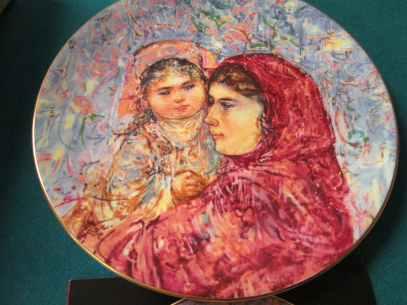 EDNA HIBEL  COLLECTOR PLATES PICK ONE "MARILYN", "KRISTINA, "LUCIA"  AND CHILD ^