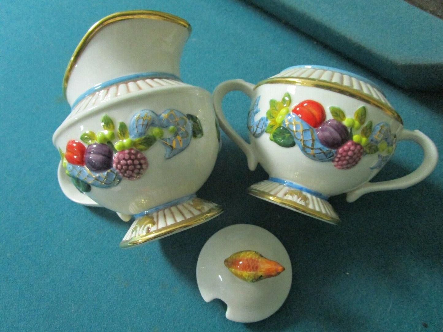 WATERFORD CERAMIC HOLIDAY HEIRLOOM CREAMER AND SUGAR 4 X 5"