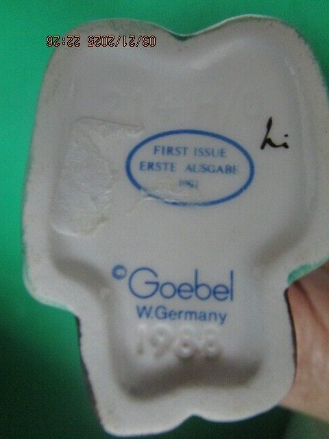 Hummel Figurine Little Tooter 3.5" TM6 ^^^