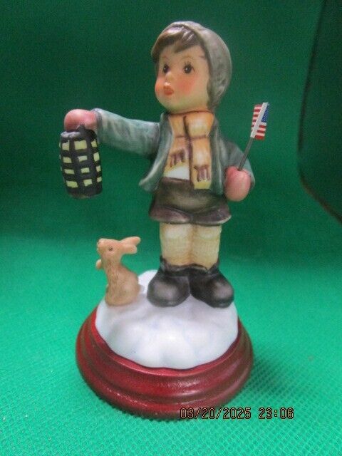Hummel Let Liberty Shine 3.50" New In Box With Certificates figurine 2004 ^^^