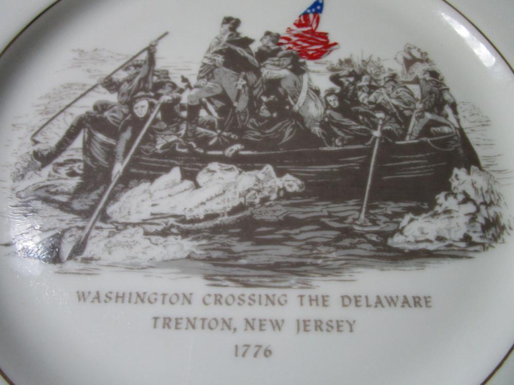 2 HISTORICAL PLATES "WASHINGTON CROSSING THE DELAWARE" & "THE TRIUMPHAL ARCH"