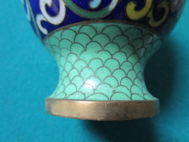 CHINESE ANTIQUE CLOISONNE VASE BLUE/WHITE AND GREEN SCALES 5"