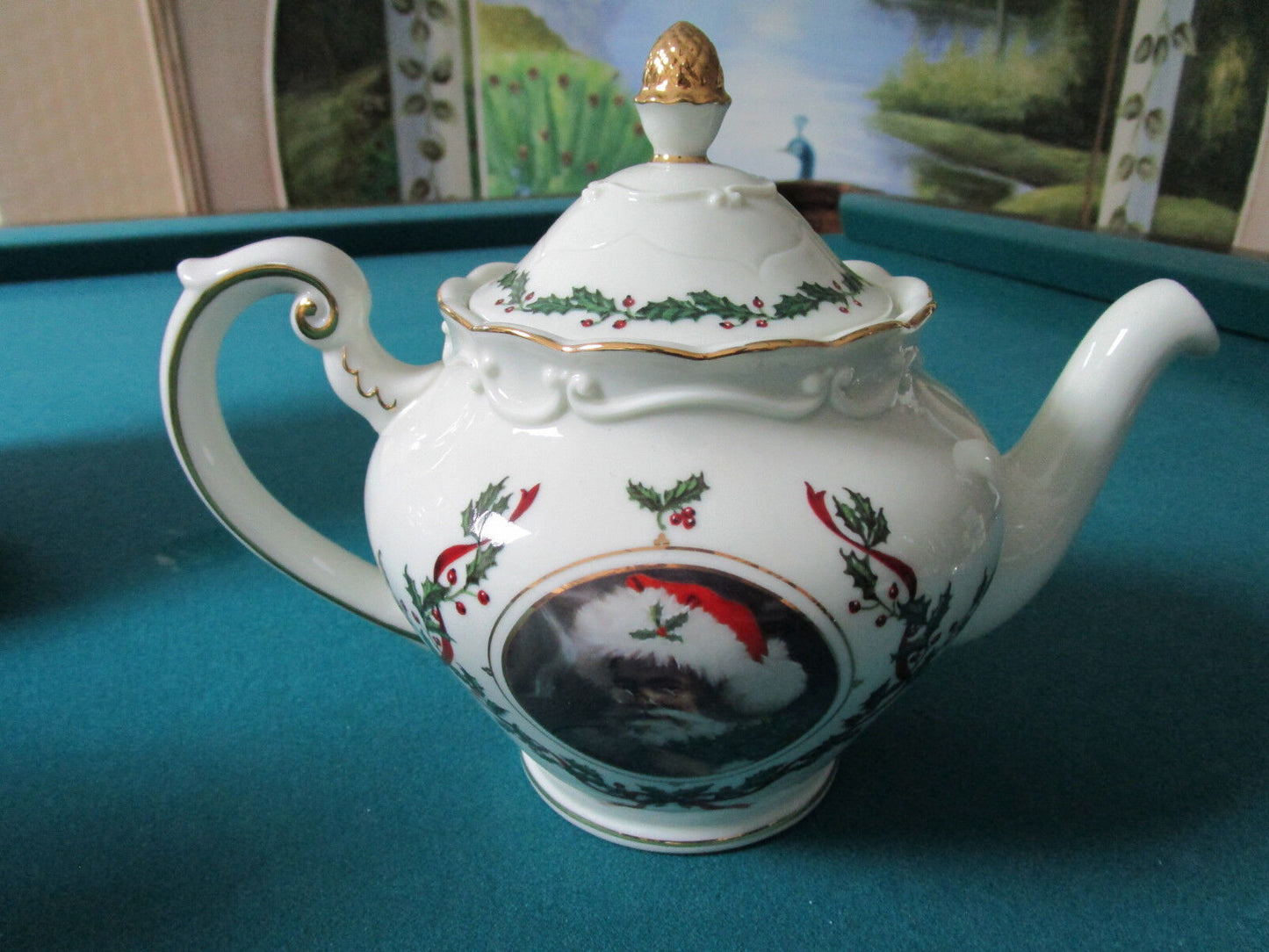 THE ST NICHOLAS PORCELAIN TEA POT BY DANBURY MINT 7 1/2 X 9" original