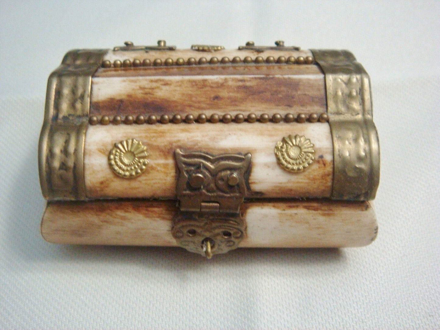 Camel bone trinket box, velvet inside ORIGINAL [60b]