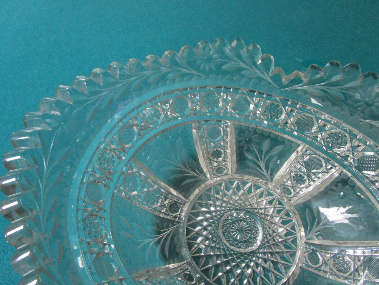 VICTORIAN GLASS CUT OVAL BOWL SAW BORDERS