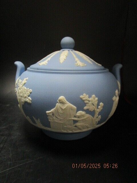 WEDGWOOD ENGLAND JASPERWARE SUGAR BOWL COVERED BLUE ORIGINAL 4 X 5" [140B]