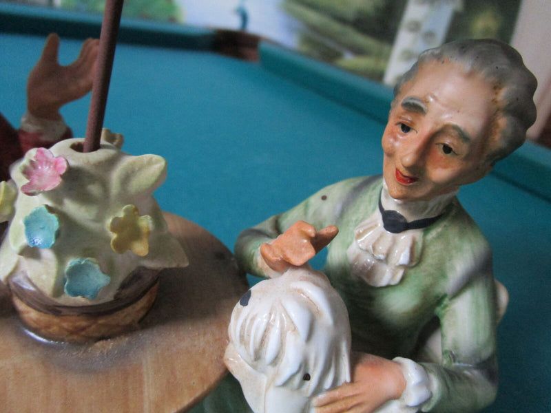 ITALIAN COUPLE  FIGURINE COUPLE UNDER PARASOL NORLEANS JAPAN ORIGINAL