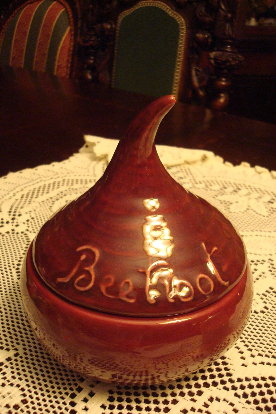 Beetroot ceramic covered bowl, dark red RARE [CARLYLE]