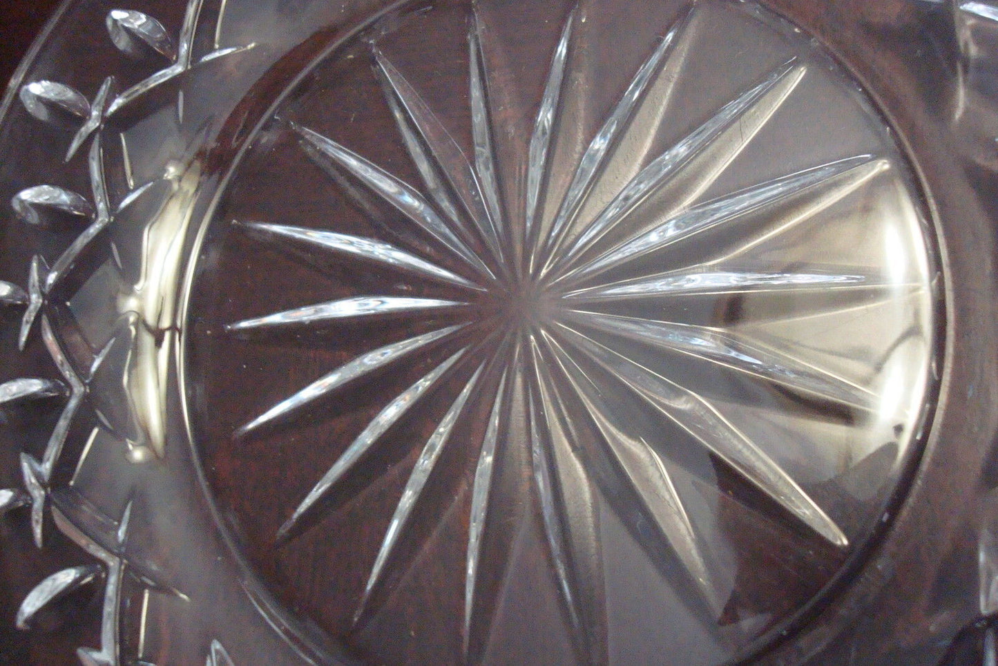 Vintage 4 luncheon plates pressed glass, rays center, 8 1 2/" diam[*office]