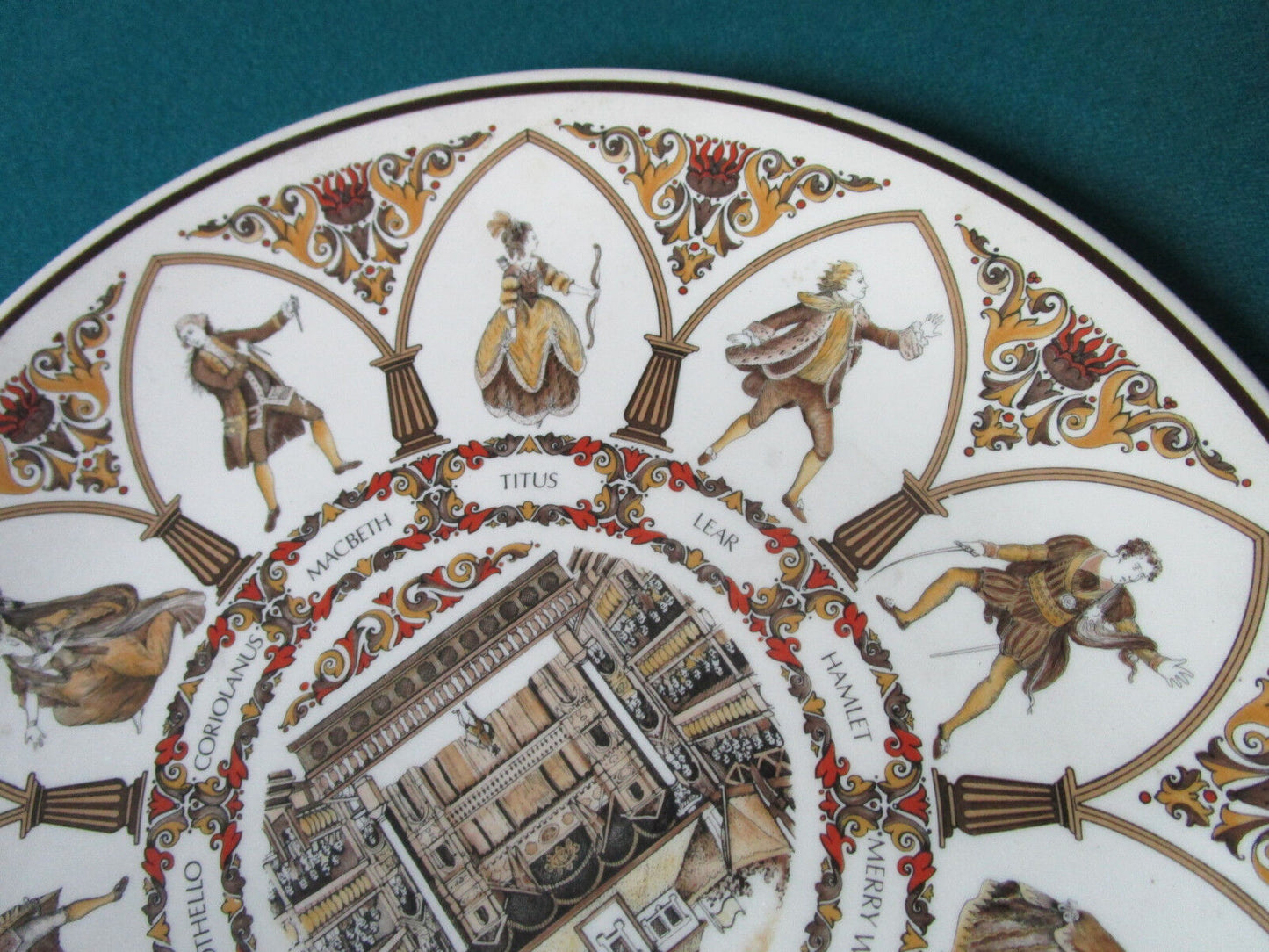 WEDGWOOD COLLECTOR PLATE SHAKESPEARE CHARACTERS AT THE WORLD STAGE [*a1]