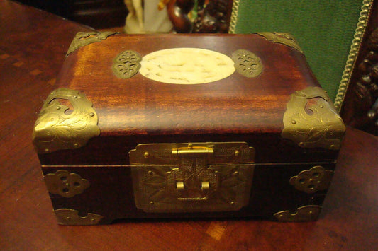 Vintage ChineseWOODEN Jewelry Box with celadon Jade carved Plaques[2]