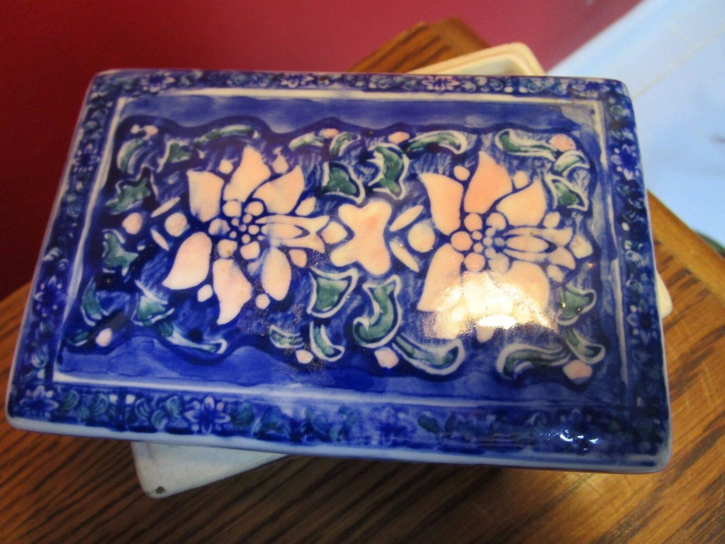 VINTAGE CHINESE JEWELRY/TRINKET BOX, FLORAL BLUE [*91]