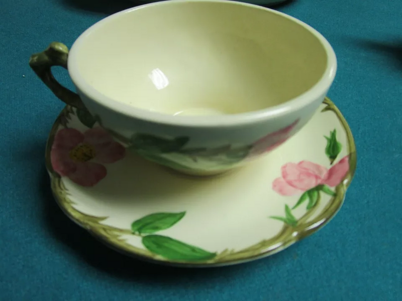 FRANCISCAN DESERT ROSE SET OF 20 PCS CUP SAUCERS TRAYS SUGAR AND CREAMER ^^^