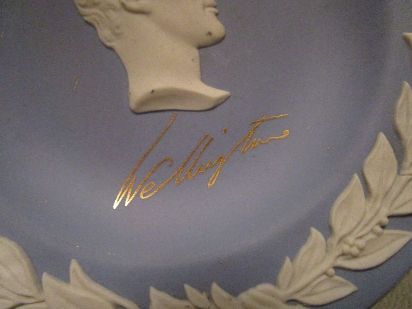 WEDGWOOD ENGLAND BLUE  JASPERWARE DISHES HISTORICAL RIVALS NIB ORIGINAL