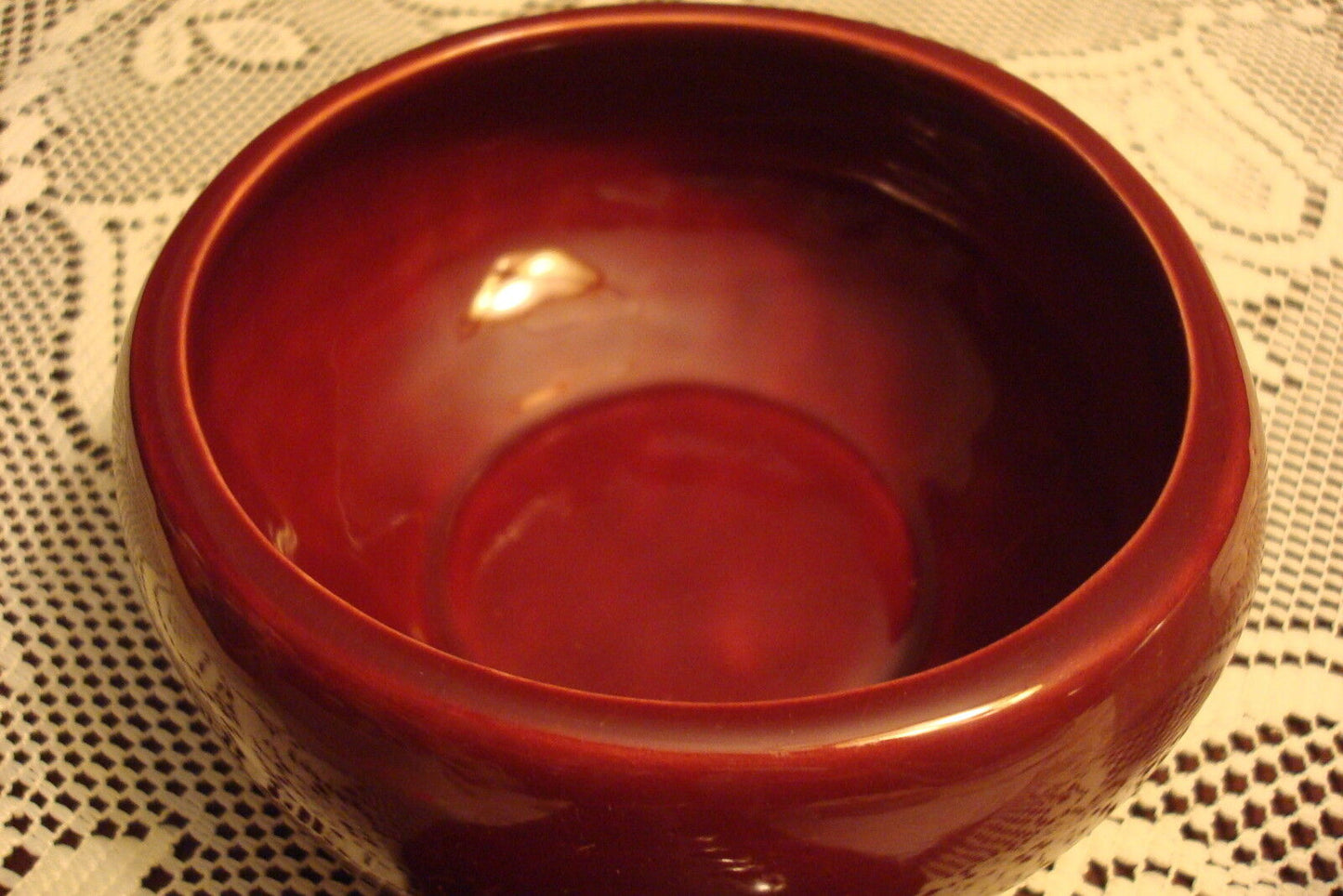 Beetroot ceramic covered bowl, dark red RARE [CARLYLE]