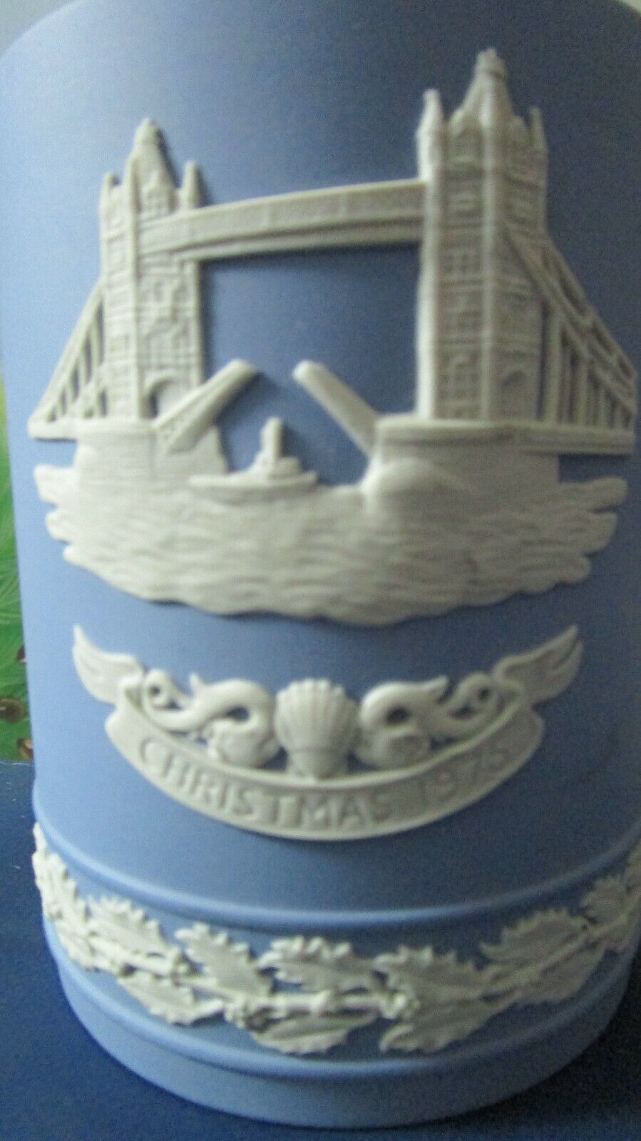 WEDGWOOD CHRISTMAS 1975 TOWER BRIDGE BEER COFFEE MUG ORIGINAL  4 1/4"