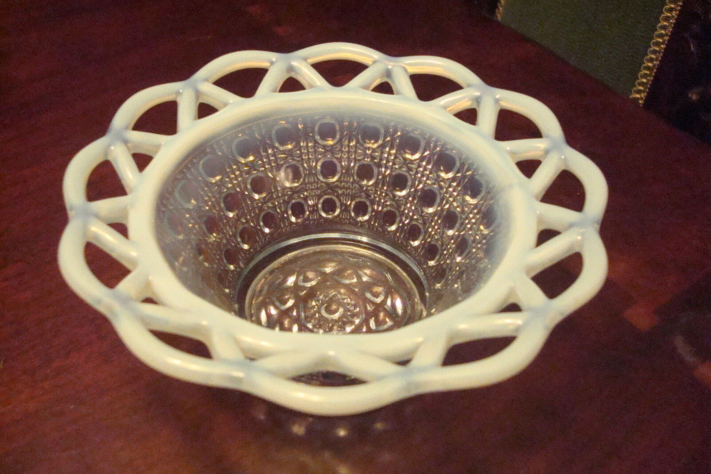 BLUE OPALESCENT FENTON BOWL LACED BORDER [GL15]