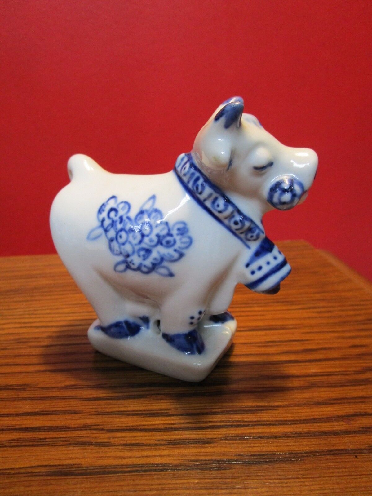 ZSOLNAY HUNGARY FIGURINE 1940s BLUE AND WHITE COW  [ZS]