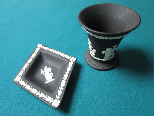 Wedgwood black bassalt 2 pcs, vase and vanity dish, made in England [a*6]