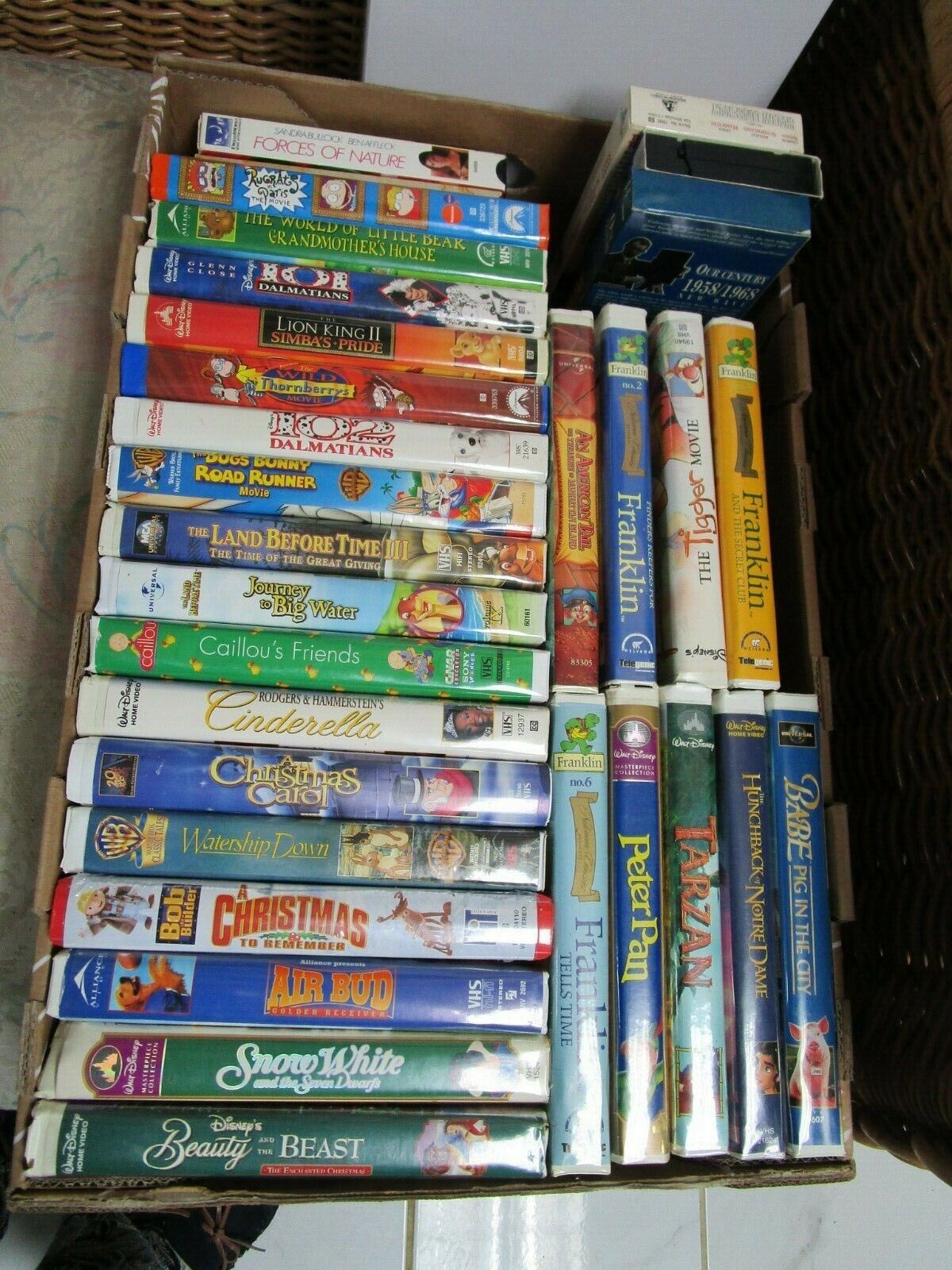 31 VHS MOVIES CHILDREN MAINLY