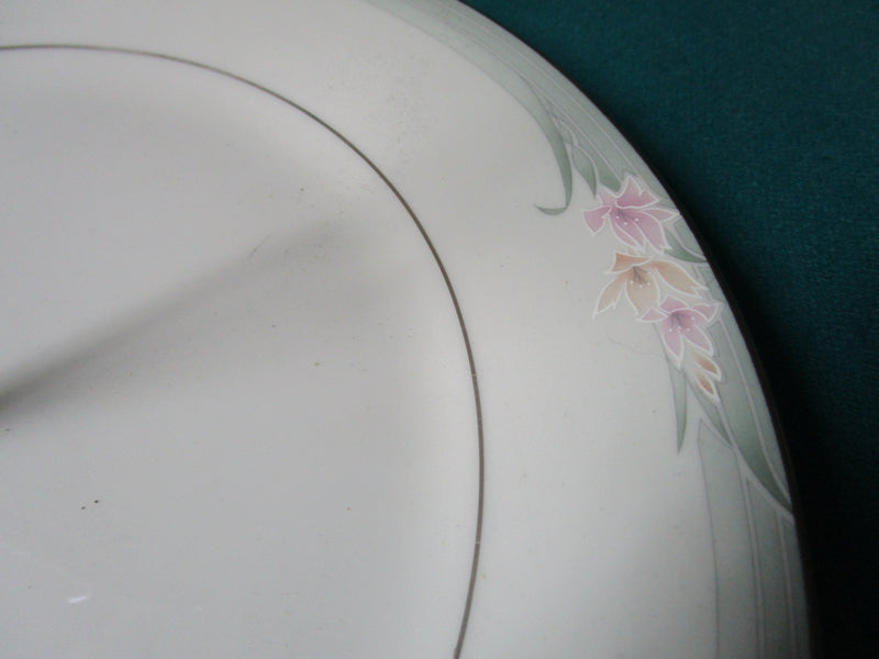 Royal Doulton Vogue Collection Cake Plate One Tier 10 1/2"