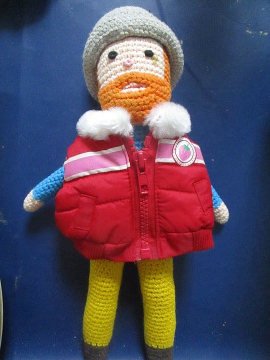 VAN GOGH CROCHETED FIGURINE WITH STRAWBERY JACKET