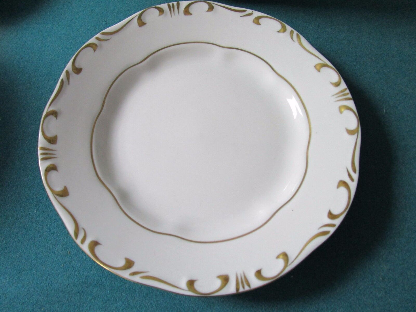 ZSOLNAY HUNGARY 6 DINNER PLATES WHITE CREAM/GOLD ACCENT, 1960s 9 3/4" ^^