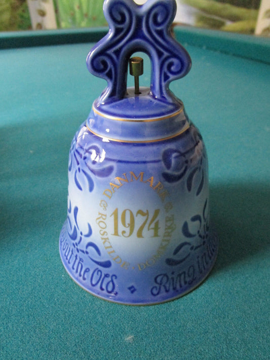 Vintage Bing & Grondahl B&G 1974 Porcelain Bell Denmark Roskilde Cathedral orig